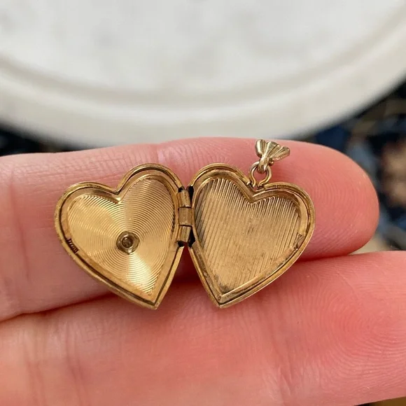 Vintage 12K Gold-Filled Floral Heart Locket - Picture 3 of 11